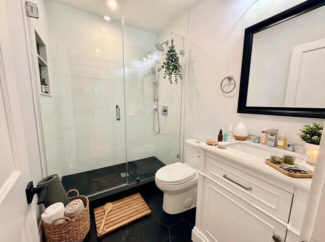 Building Photo - 24 Dawes St