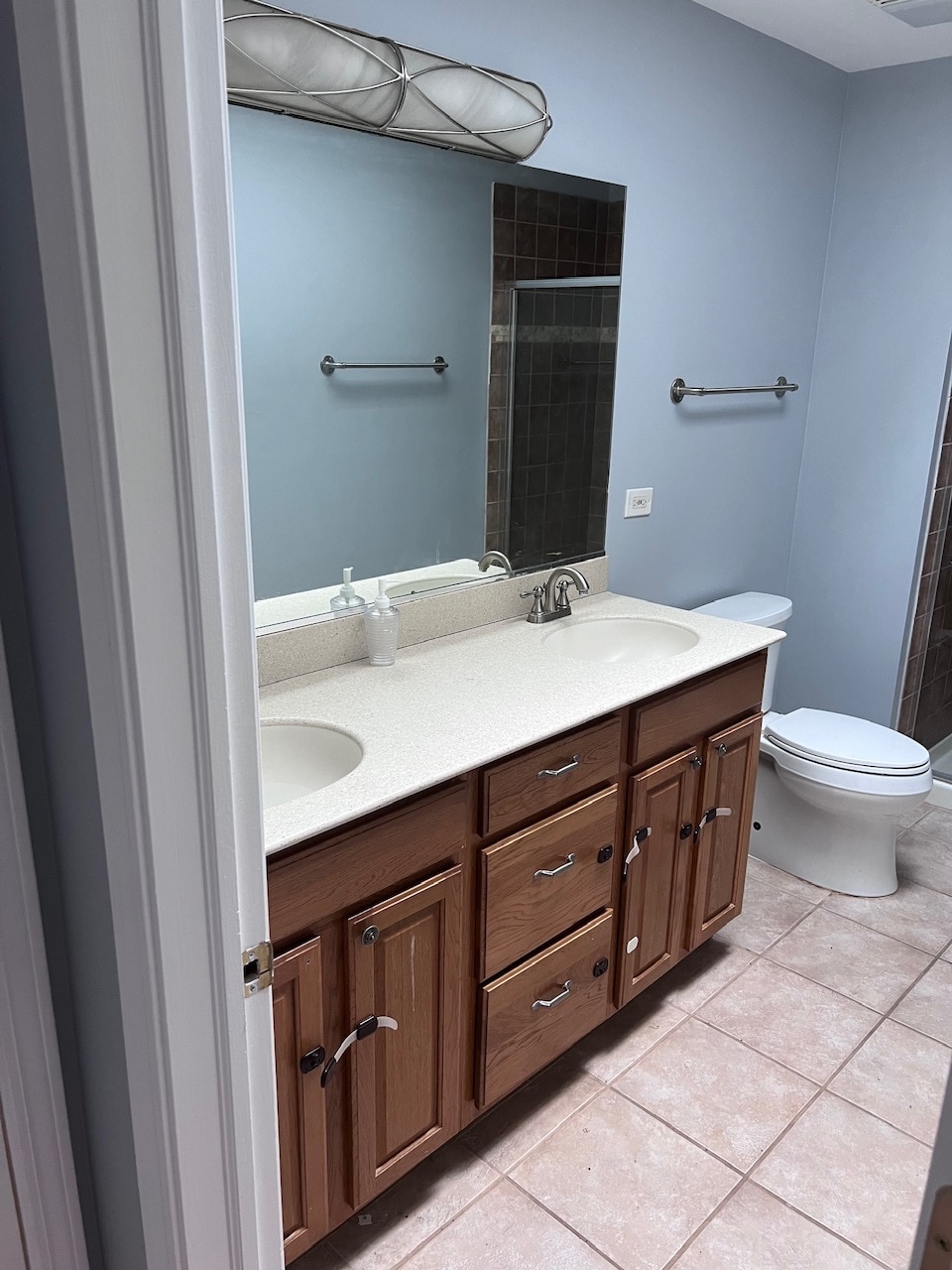 Building Photo - 7256 N Rogers Ave