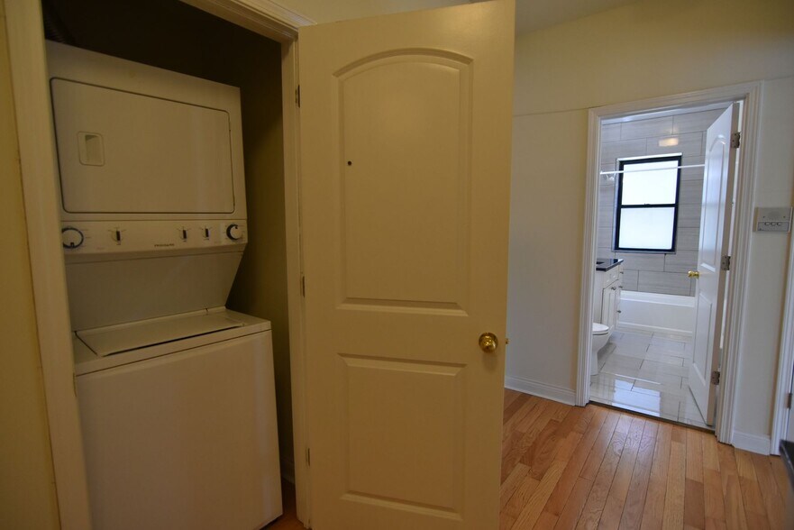 Building Photo - 720 W Grace St