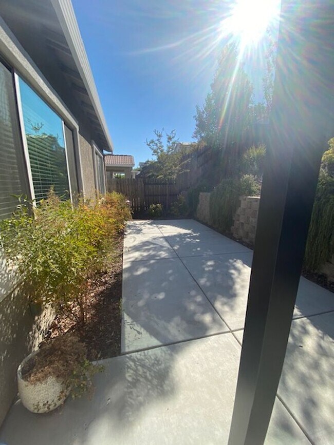 Building Photo - 2256 Ranch View Dr