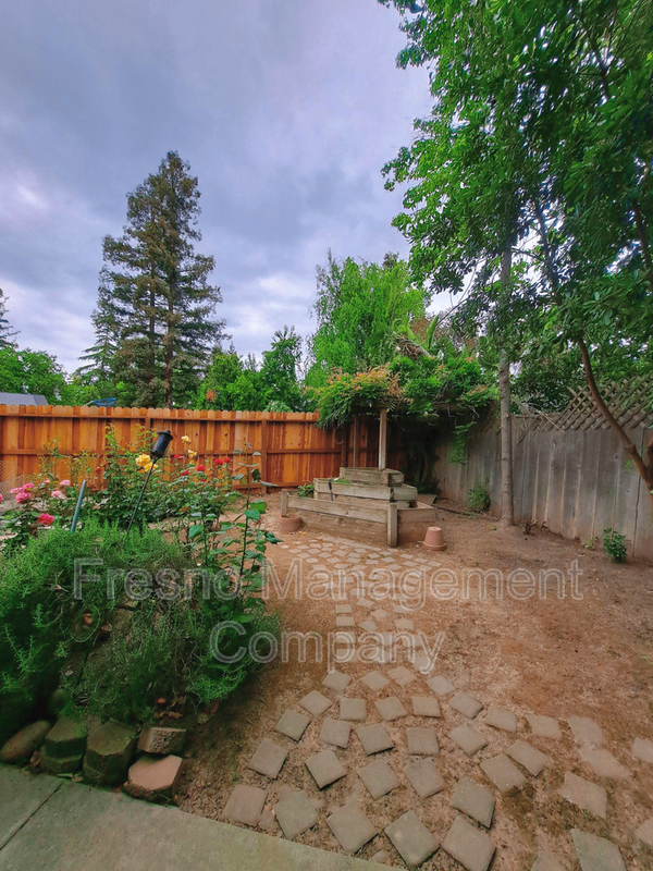 Building Photo - 6690 N Feland Ave