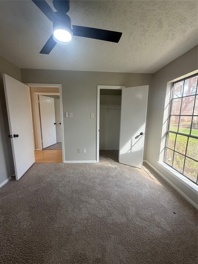 Building Photo - 36 Pinehurst Ln