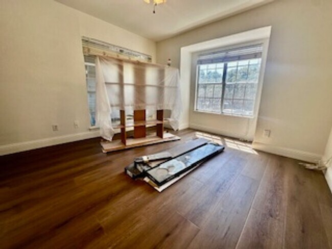 Building Photo - Renovated 2025 just steps away from community pool