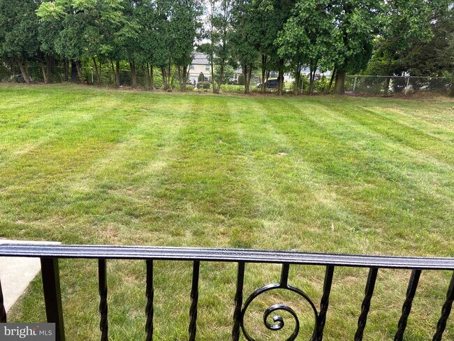 Building Photo - 121 Cypress Dr