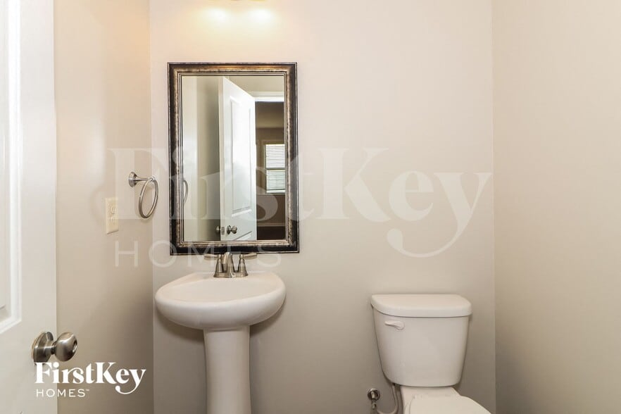 Building Photo - 286 S Village Square