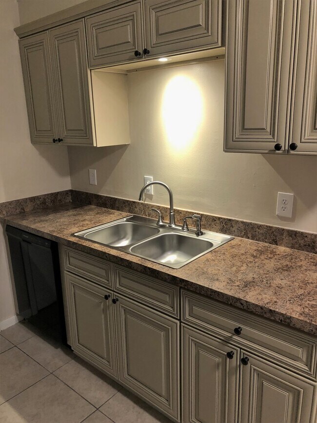 Building Photo - 605 San Benito Ct