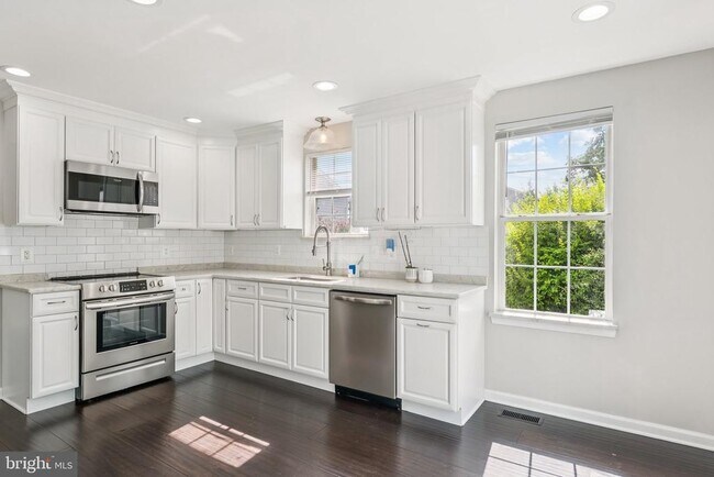 Primary Photo - 5907 L St