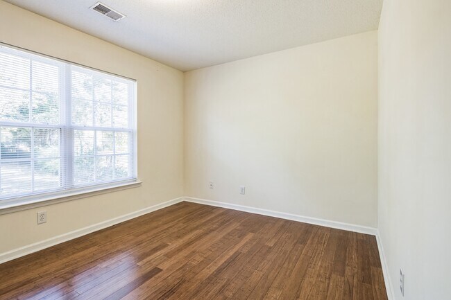 Building Photo - 1104 Walden Pl Dr