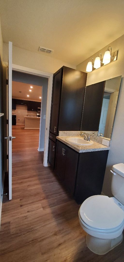 Building Photo - 4-Bedroom, 2-Bathroom in Villamar Winter Haven