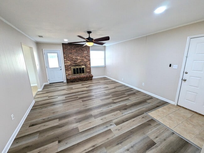 Building Photo - 35 Solar St