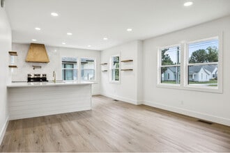 Building Photo - 1332 Columbia Ave