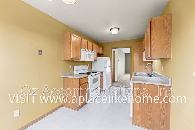 Building Photo - 8626 N Cleveland Ln