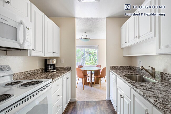 Building Photo - 1824 Oak Creek Dr