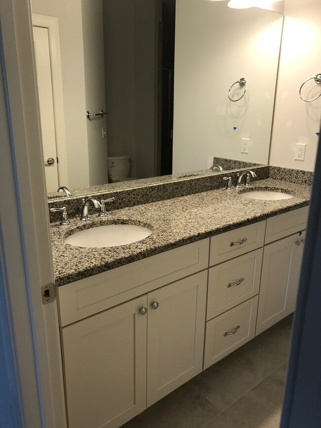 Building Photo - 1385 Sheridan Glen Crossing