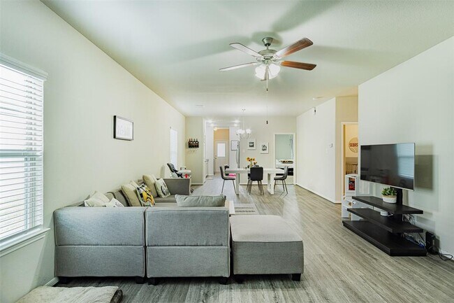 Building Photo - 3723 Arbor Trails Dr