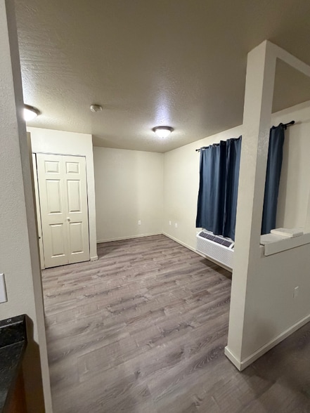 Building Photo - 741 W Sussex Ave