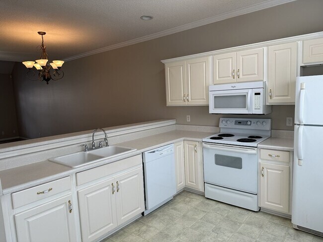 Building Photo - 7 Crossings Dr