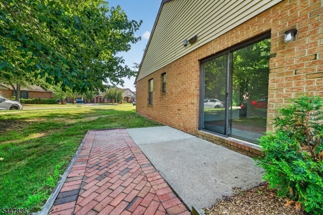 Building Photo - 10 Daniel Ct