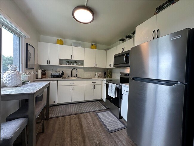 Building Photo - 13550 SW 6th Ct