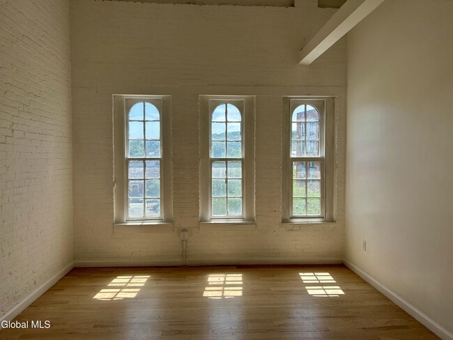 Building Photo - 155 River St