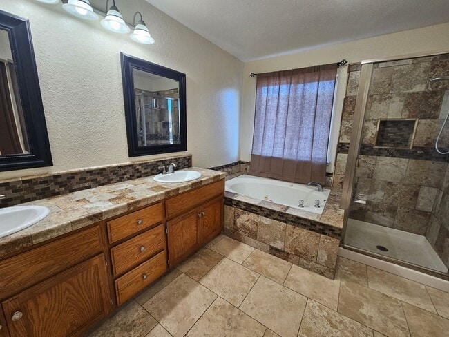 Building Photo - Large 4 bedroom two story in east Modesto!