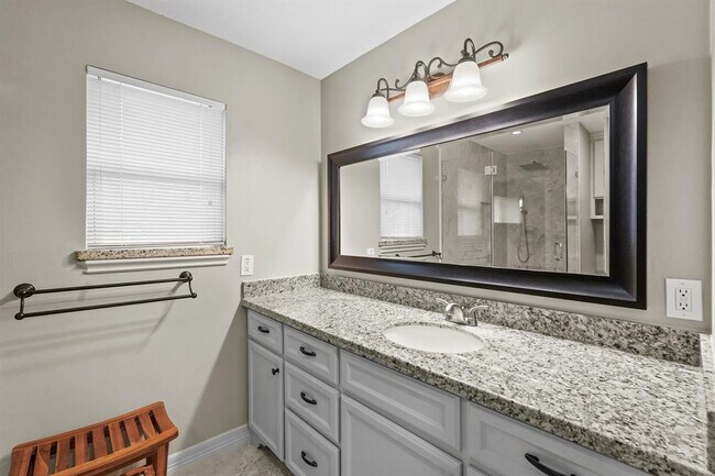 Building Photo - 5618 Bankside Dr