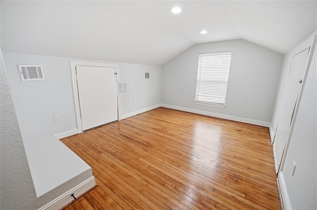 Building Photo - 318 2nd St N