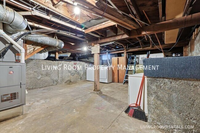 Building Photo - 7504 SE Woodstock Blvd