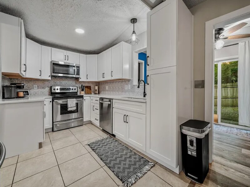 Building Photo - 301 Deerpoint Dr