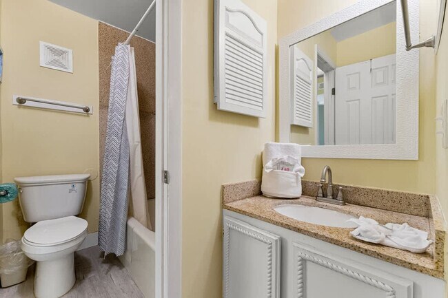 Building Photo - 8743 Thomas Dr