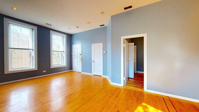 Building Photo - 702 W Schubert Ave