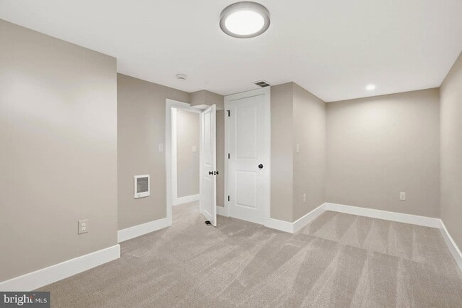 Building Photo - 8643 Ridge Rd