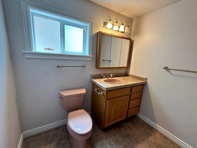 Building Photo - 515 W 100 S