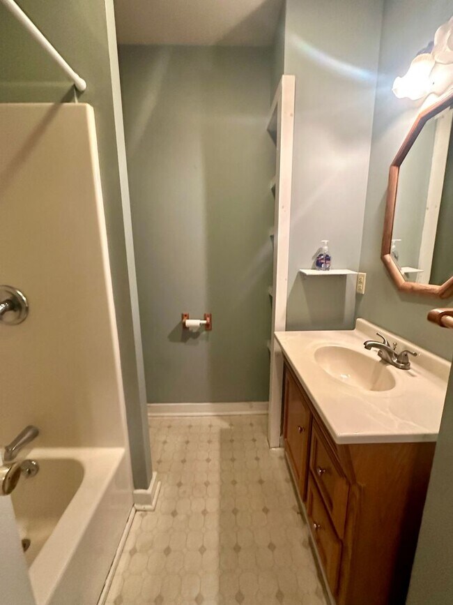 Building Photo - 7 N Jefferson St