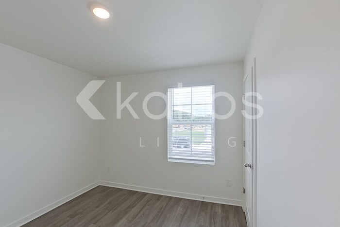 Building Photo - 132 George Oxford Dr