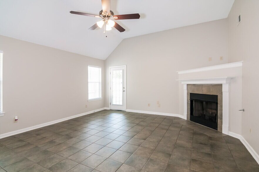 Building Photo - 8682 Cat Tail Dr