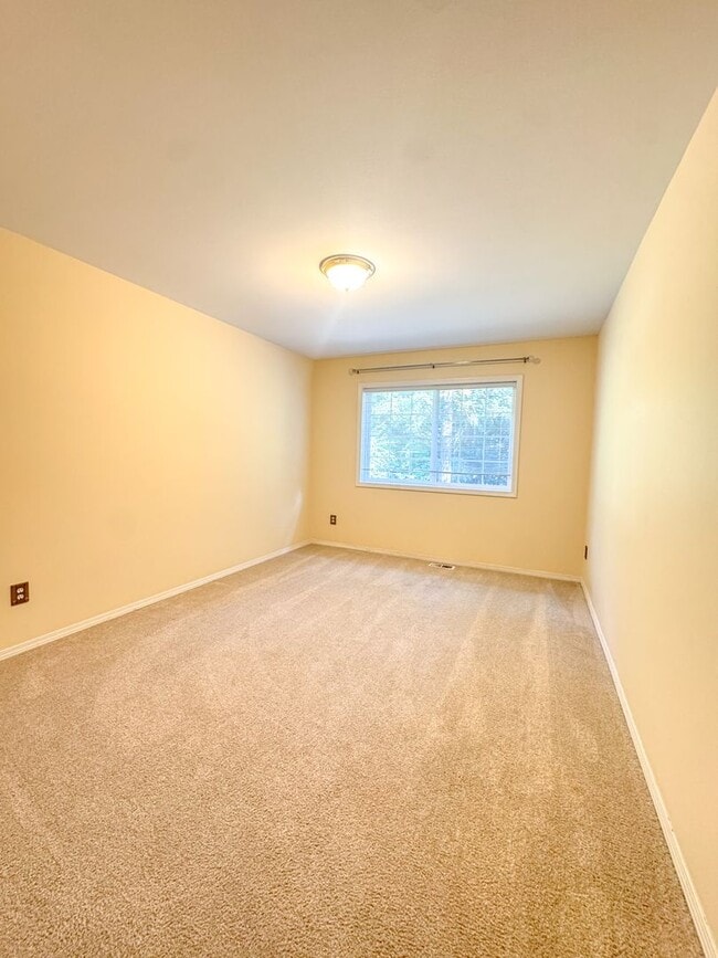 Building Photo - 4 Bedroom 3 Bath Spacious Home in Bellevue