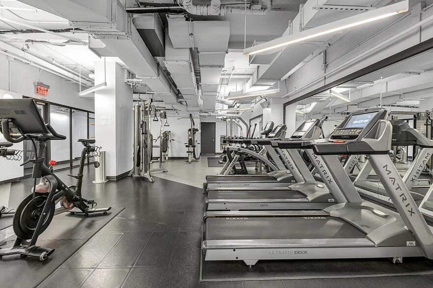 Building Photo - 250 E Houston St