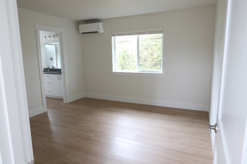 Building Photo - 12905 SE Ridgecrest Rd