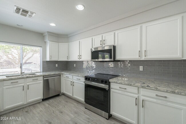 Building Photo - 6326 W El Cortez Pl