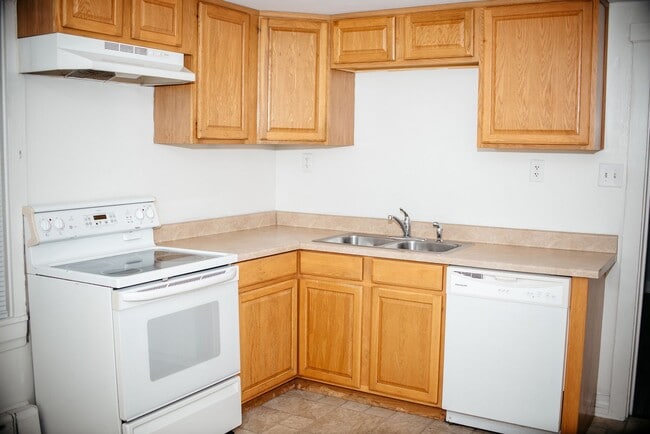 Building Photo - 26 E Main St