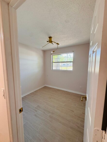 Building Photo - 6650 Pinnochio Dr