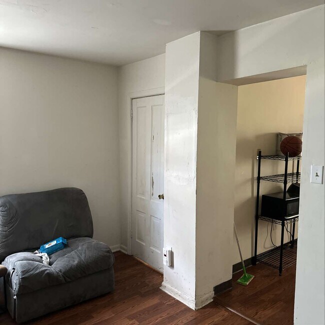 Building Photo - 129-1/2 E Cleveland Ave