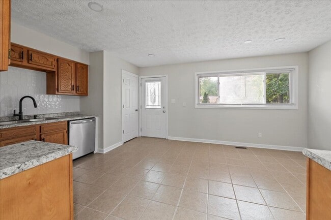 Building Photo - 8203 Penway St
