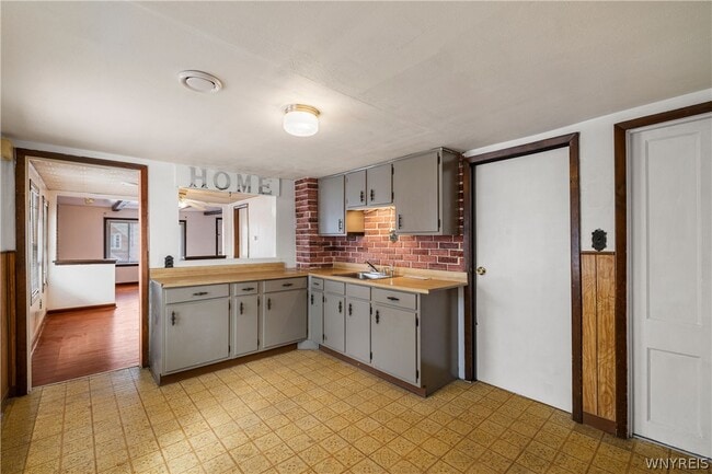 Building Photo - 129 Woodell Ave