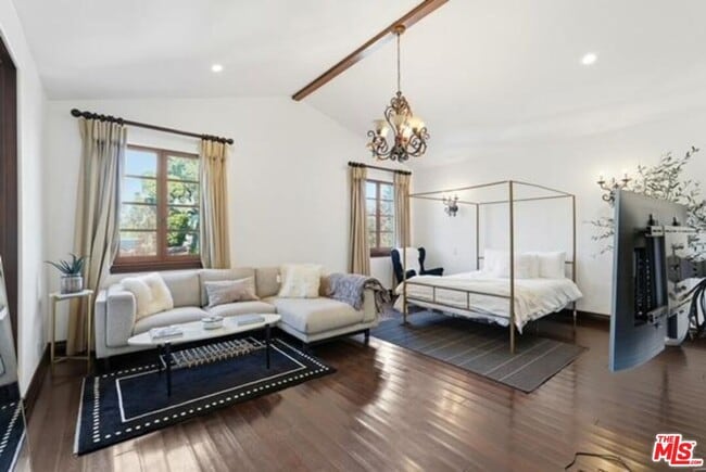 Building Photo - 6620 Lindenhurst Ave