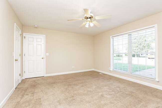 Building Photo - 2812 Sutherland Dr
