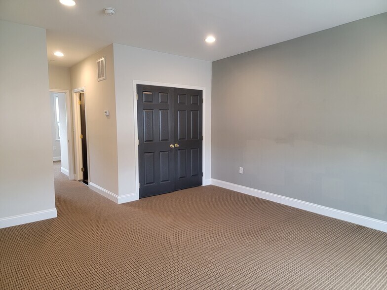 Building Photo - 1237 N 31st St