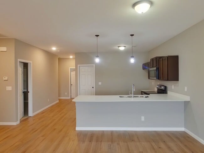 Building Photo - 447 S Longbranch Dr