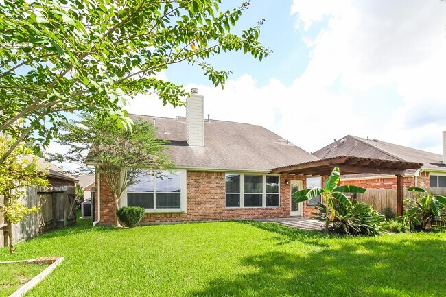 Building Photo - 20746 Oakhurst Trails Dr